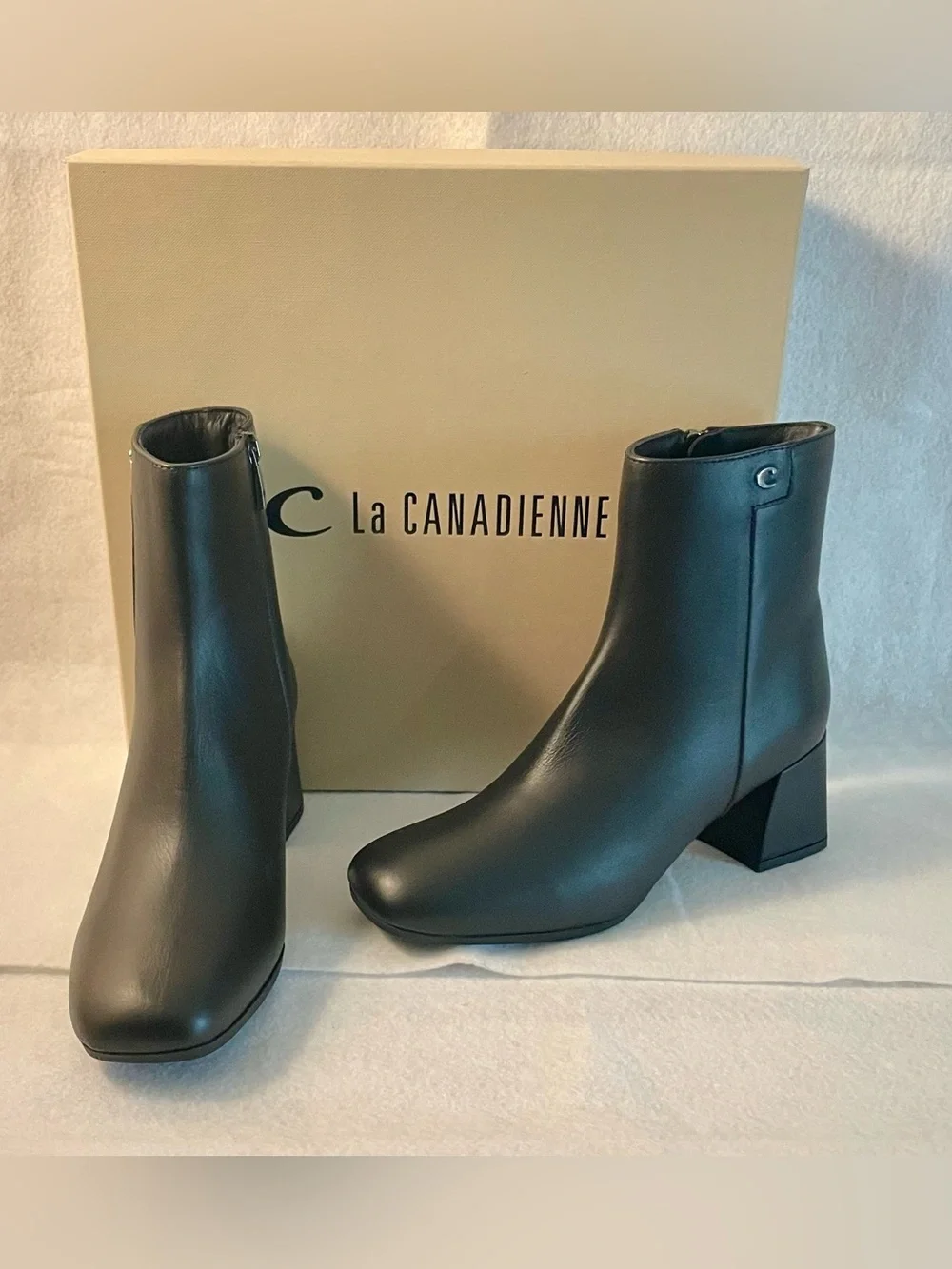 La CANADIENNE Black Leather Square-Toe Ankle Boots - Jensen - Size 6